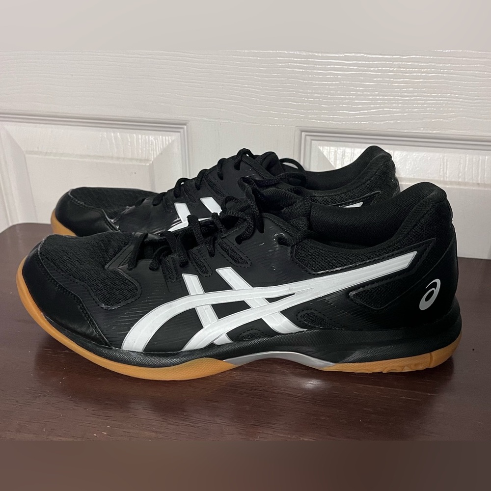 ASICS men’s volleyball sneaker 10.5 brand new never worn